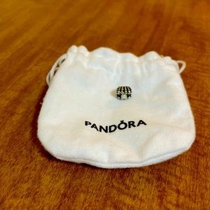 Pandora One Of A Kind Pearl Oyster